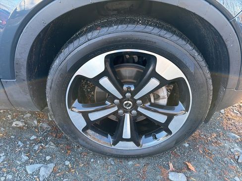 Used 2022 Volvo XC40 T5 Momentum w/ Premium Package image 8