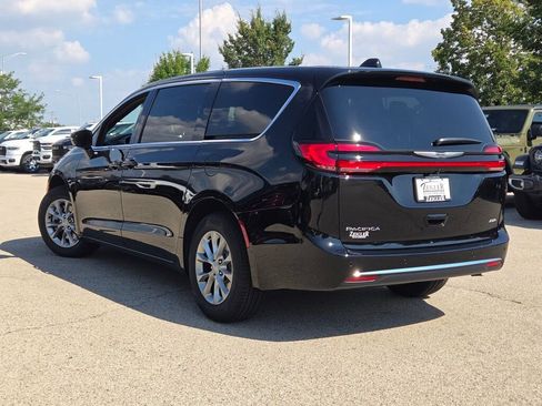 New 2026 Chrysler Pacifica Select image 14