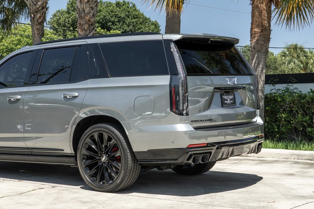 Used 2026 Cadillac Escalade V w/ LPO, ONYX Package AWD/4WD image 4