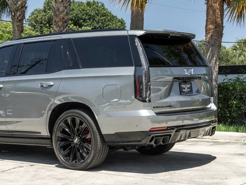 Used 2026 Cadillac Escalade V w/ LPO, ONYX Package AWD/4WD image 4