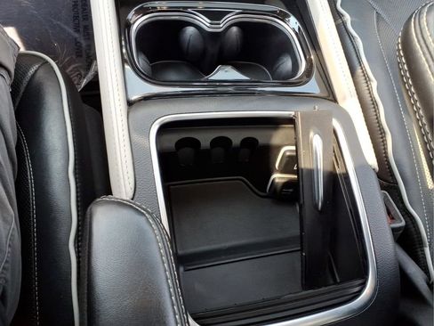 Used 2023 Chrysler Pacifica Limited FWD image 13