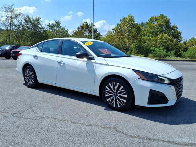 Used 2025 Nissan Altima 2.5 SV FWD image 3