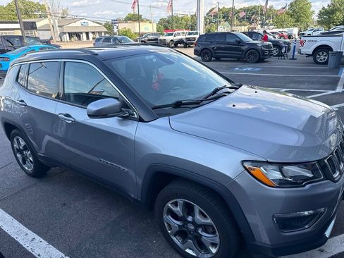 Used 2018 Jeep Compass Limited AWD/4WD image 2