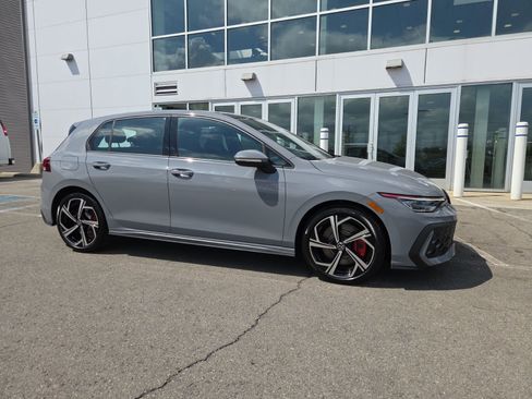 New 2026 Volkswagen GTI SE FWD image 3
