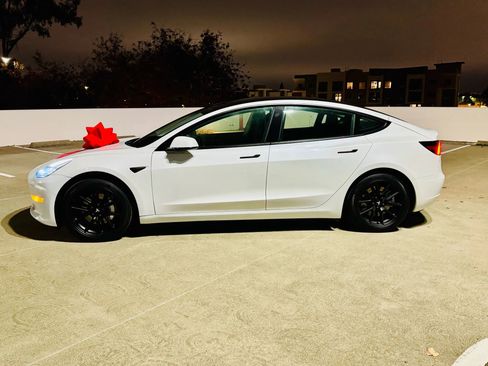 Used 2021 Tesla Model 3 Standard Range Plus image 50