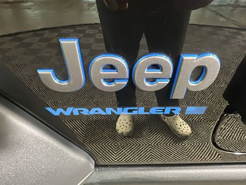 Used 2024 Jeep Wrangler Unlimited Rubicon 4xe AWD/4WD image 11