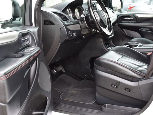 Used 2019 Dodge Grand Caravan GT image 16