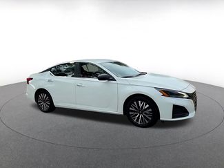 Used 2025 Nissan Altima 2.5 SV FWD video 2