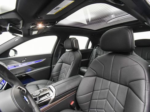 Used 2024 BMW 760i xDrive w/ Premium Package 2 image 51