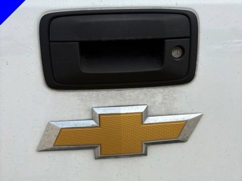 Used 2015 Chevrolet Silverado 2500 W/T w/ Snow Plow Prep Package AWD/4WD image 7