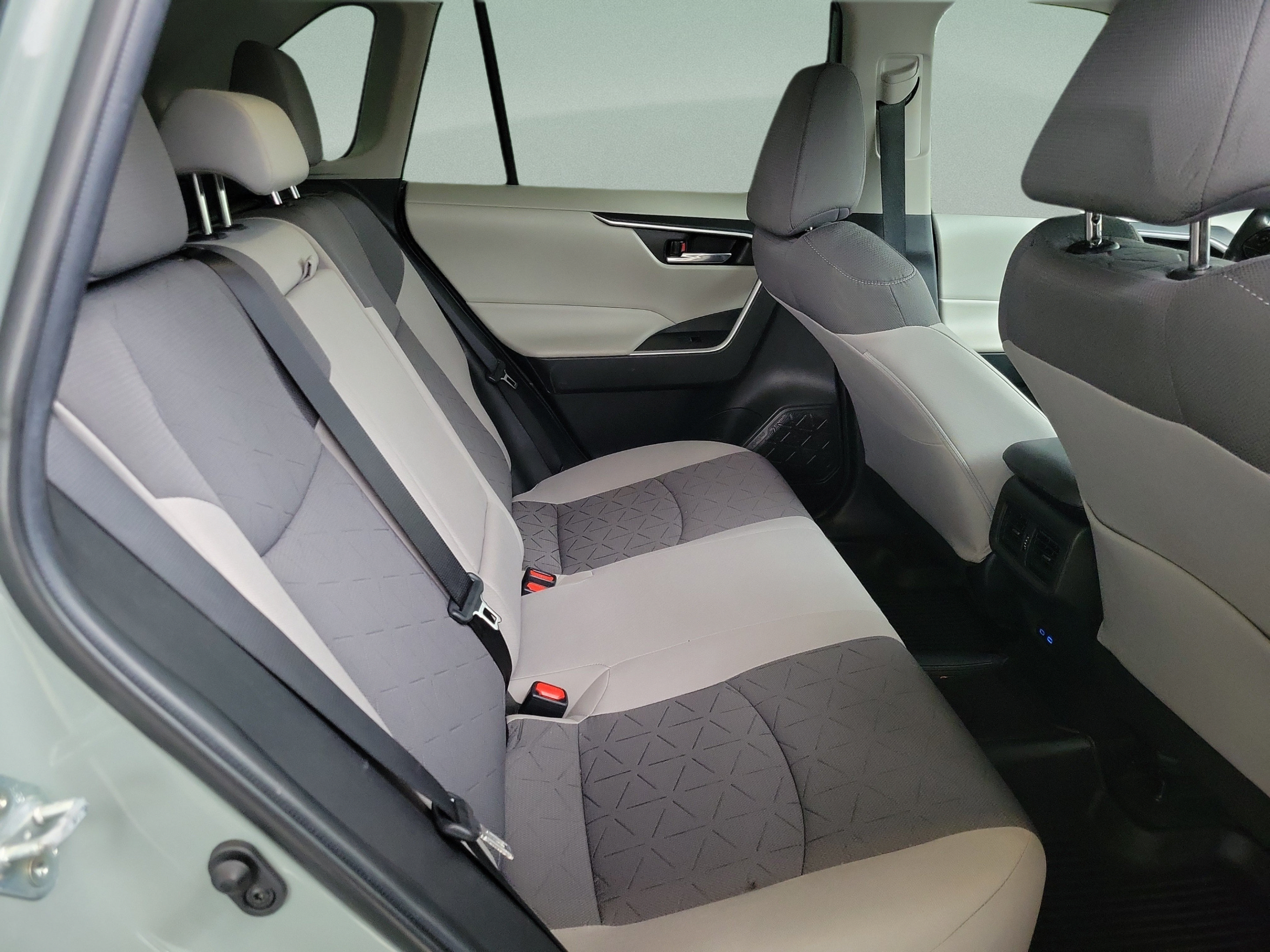 Used 2022 Toyota RAV4 XLE FWD image 24