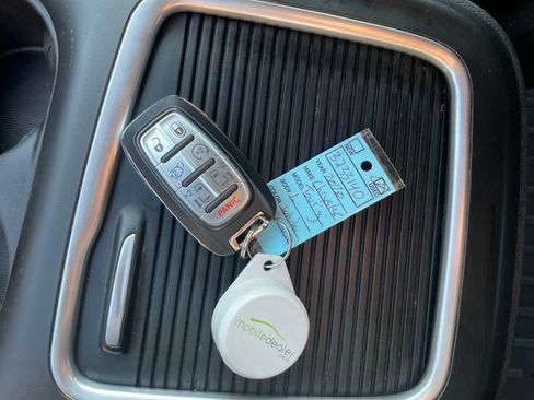 Used 2020 Chrysler Pacifica Touring-L Plus FWD image 26