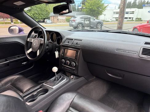 Used 2010 Dodge Challenger R/T RWD image 19
