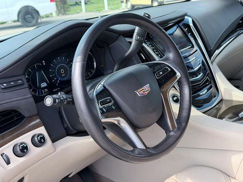 Used 2020 Cadillac Escalade ESV Premium Luxury AWD/4WD image 30