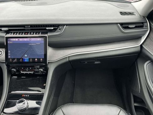 Used 2024 Jeep Grand Cherokee L Limited w/ Luxury Tech Group II image 20