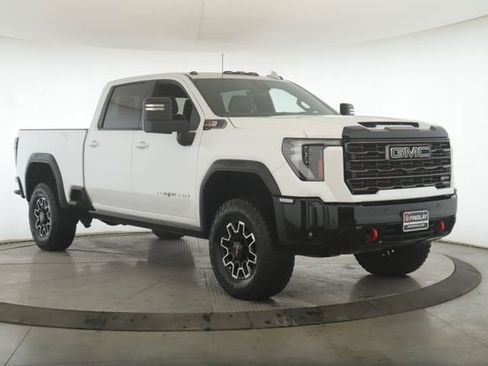 Used 2025 GMC Sierra 2500 AT4X image 2