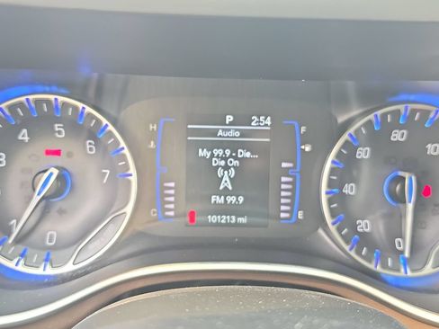 Used 2021 Chrysler Voyager Lxi FWD image 16