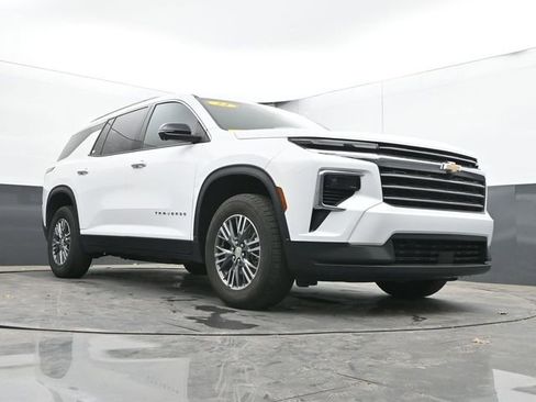 Used 2024 Chevrolet Traverse LT FWD image 46