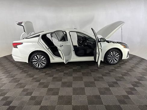 Used 2025 Nissan Altima 2.5 SV w/ SV Premium Package AWD/4WD image 13