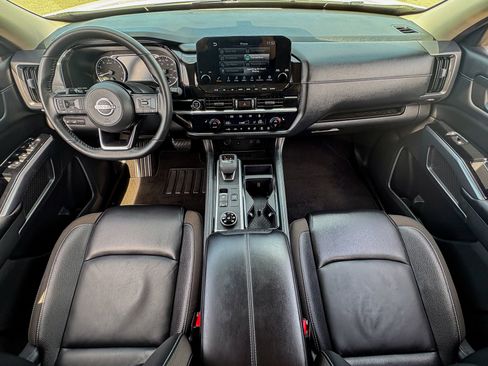 Used 2023 Nissan Pathfinder SL w/ Black Appearance Package AWD/4WD image 2