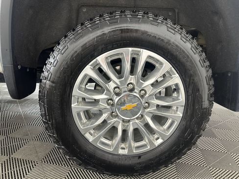 Used 2021 Chevrolet Silverado 3500 High Country w/ Z71 Off-Road Package AWD/4WD image 11