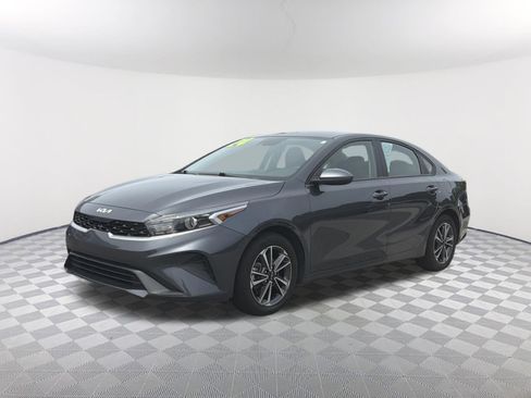 Used 2024 Kia Forte LXS FWD image 3