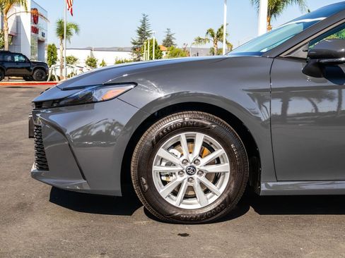Used 2026 Toyota Camry LE AWD/4WD image 5