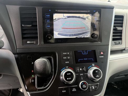 Used 2016 Toyota Sienna LE image 11