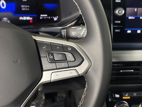 Used 2024 Volkswagen Taos SE w/ Panoramic Sunroof Package image 30