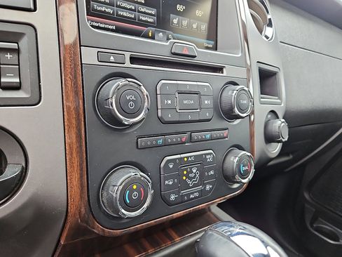 Used 2015 Ford Expedition Platinum image 16