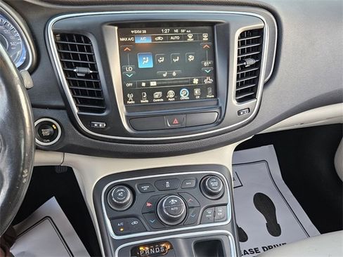 Used 2017 Chrysler 200 Limited Platinum w/ Comfort & Convenience Group image 17