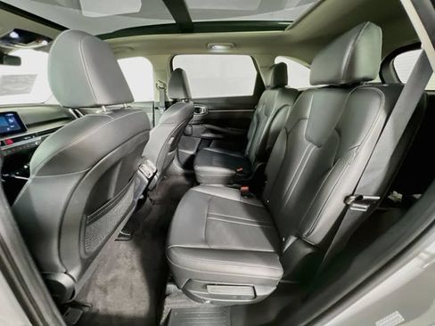 Used 2025 Kia Sorento SX AWD/4WD image 24