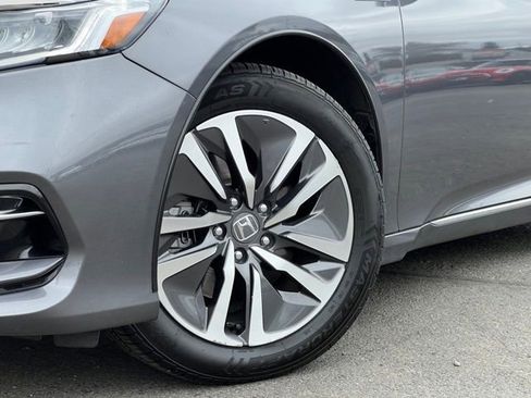 Used 2020 Honda Accord Touring image 2