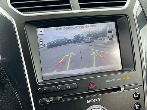 Used 2017 Ford Explorer Limited w/ Equipment Group 301A FWD image 14