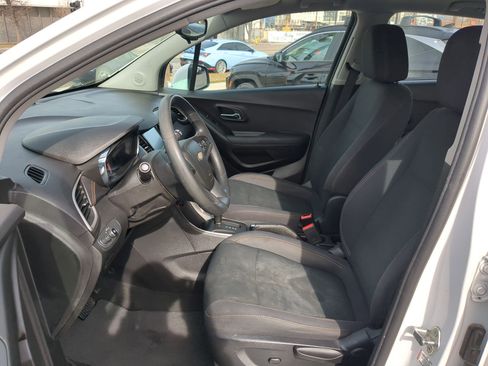 Used 2017 Chevrolet Trax LS image 17