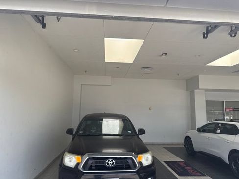 Used 2012 Toyota Tacoma 4x4 Double Cab w/ TRD Off-Road Pkg image 3