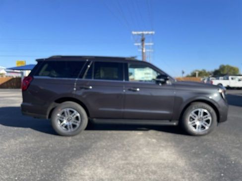 New 2025 Ford Expedition Active image 5