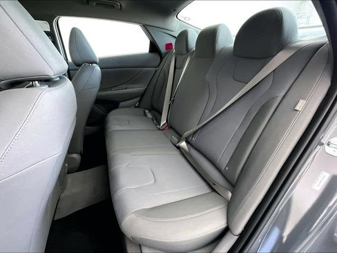 Used 2026 Hyundai Elantra SE FWD image 28