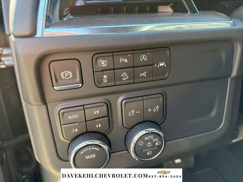 Used 2026 Chevrolet Suburban Z71 w/ Comfort Package image 14