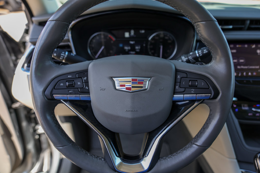 Used 2025 Cadillac XT6 Premium Luxury FWD image 12