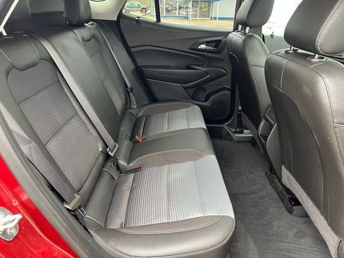 Used 2024 Chevrolet Trax LT w/ Sunroof Package image 13