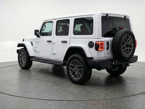 Used 2025 Jeep Wrangler Sahara image 6