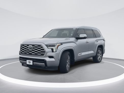 Used 2023 Toyota Sequoia Capstone AWD/4WD image 3