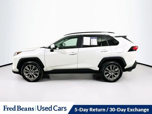 Used 2021 Toyota RAV4 XLE Premium image 5