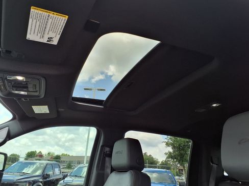 Used 2025 GMC Sierra 2500 AT4 w/ AT4 Premium Plus Package AWD/4WD image 12