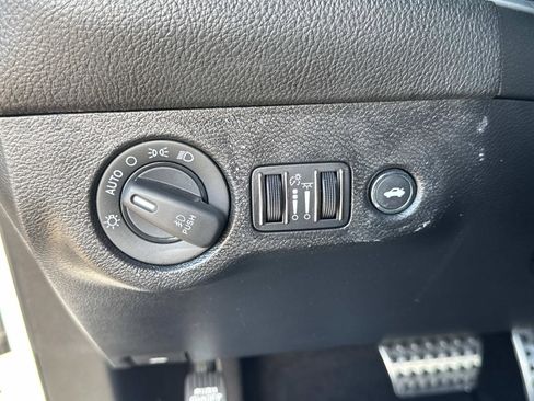 Used 2019 Dodge Challenger R/T Scat Pack w/ Shaker Package image 25