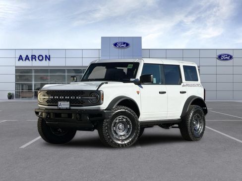 New 2025 Ford Bronco Badlands w/ Sasquatch Package AWD/4WD image 2
