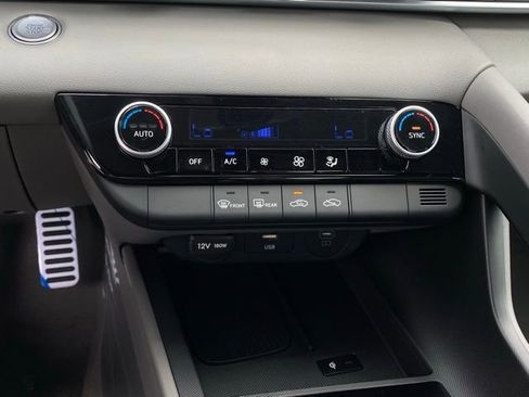 Certified 2025 Hyundai Elantra SEL image 19