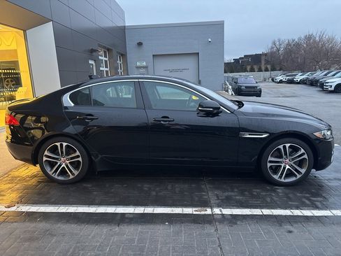 Used 2017 Jaguar XE Premium image 6