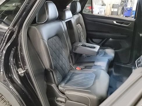 Used 2025 Volkswagen Atlas Cross Sport SEL Premium R-Line AWD/4WD image 22